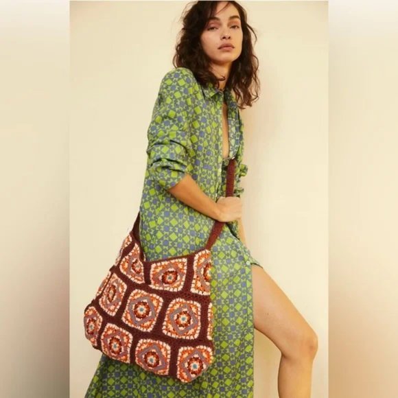 NEW FREE PEOPLE CROCHET HOBO CROSS BODY BAG TOTE PURSE - Picture 1 of 4